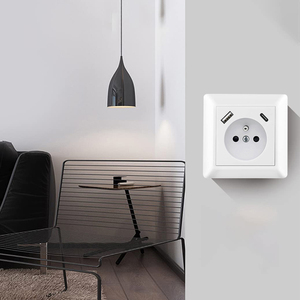 工厂批发价定制欧盟德国标准Schuko 250V 16A壁式插座USB A USB C型5V 3.4A快速充电
