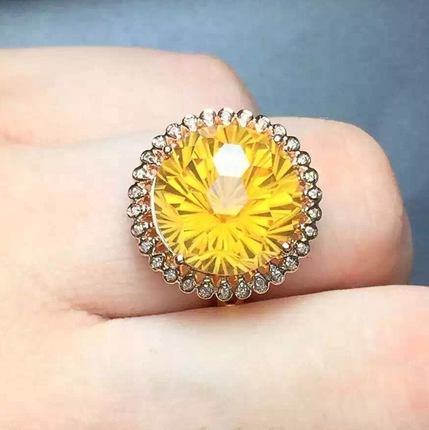 Anillo con topacio amarillo natural, estilo 5