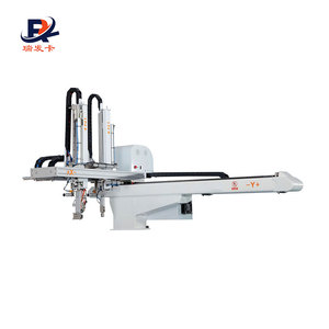 Braccio <span class=keywords><strong>robot</strong></span> a <span class=keywords><strong>5</strong></span> assi per macchina ad iniezione di plastica <span class=keywords><strong>robot</strong></span> braccio manipolatore