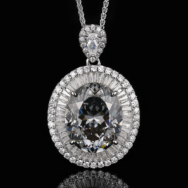Pendentif noir et gris avec chaîne Chopin