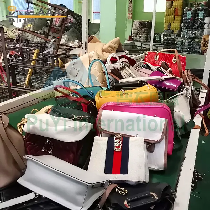 Bolsos de cuero de segunda mano de alto estándar, bolsos usados para mujer, fardos de marca para mujer, mezcla de bolsos de mano para mujer en Italia, Corea