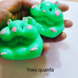 TPRスクイーズソフトかわいいチーズハムスターピンチルかわいいソフトワクシーチーズマウス減圧おもちゃクリエイティブ退屈な手ひざまずく - Product Image 6
