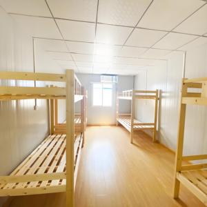 Contenedor de 20 pies Modular de montaje rápido Edificio de oficina/tienda para hoteles Panel sándwich de acero