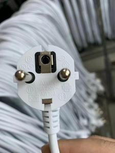 Çin'de yapılan otomatik plastik enjeksiyon kalıbı ing makinesi plastik enjeksiyon kalıbı elektrik fişi için 3 Pin fiş