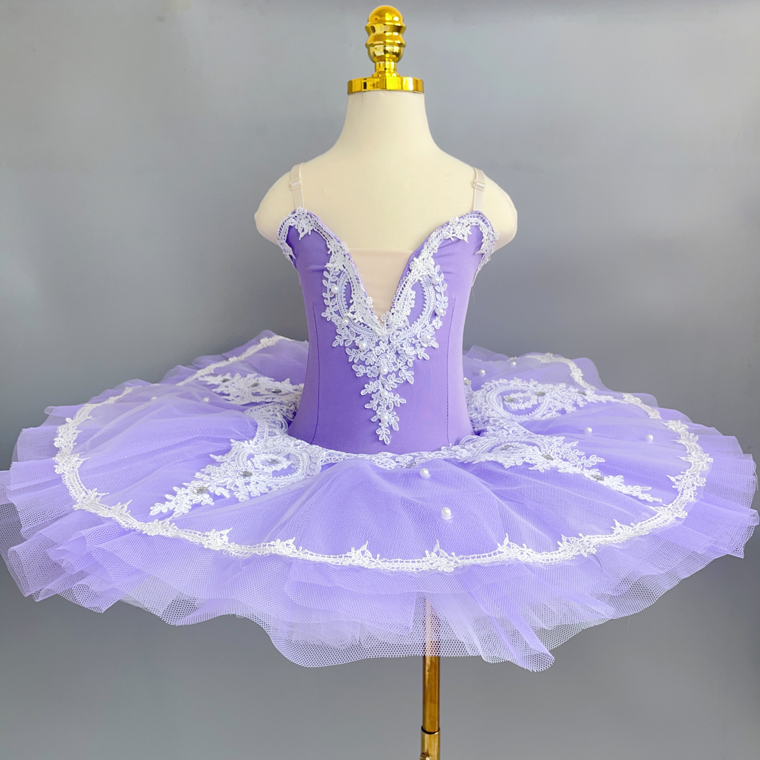 Broderie ananas blanc violet