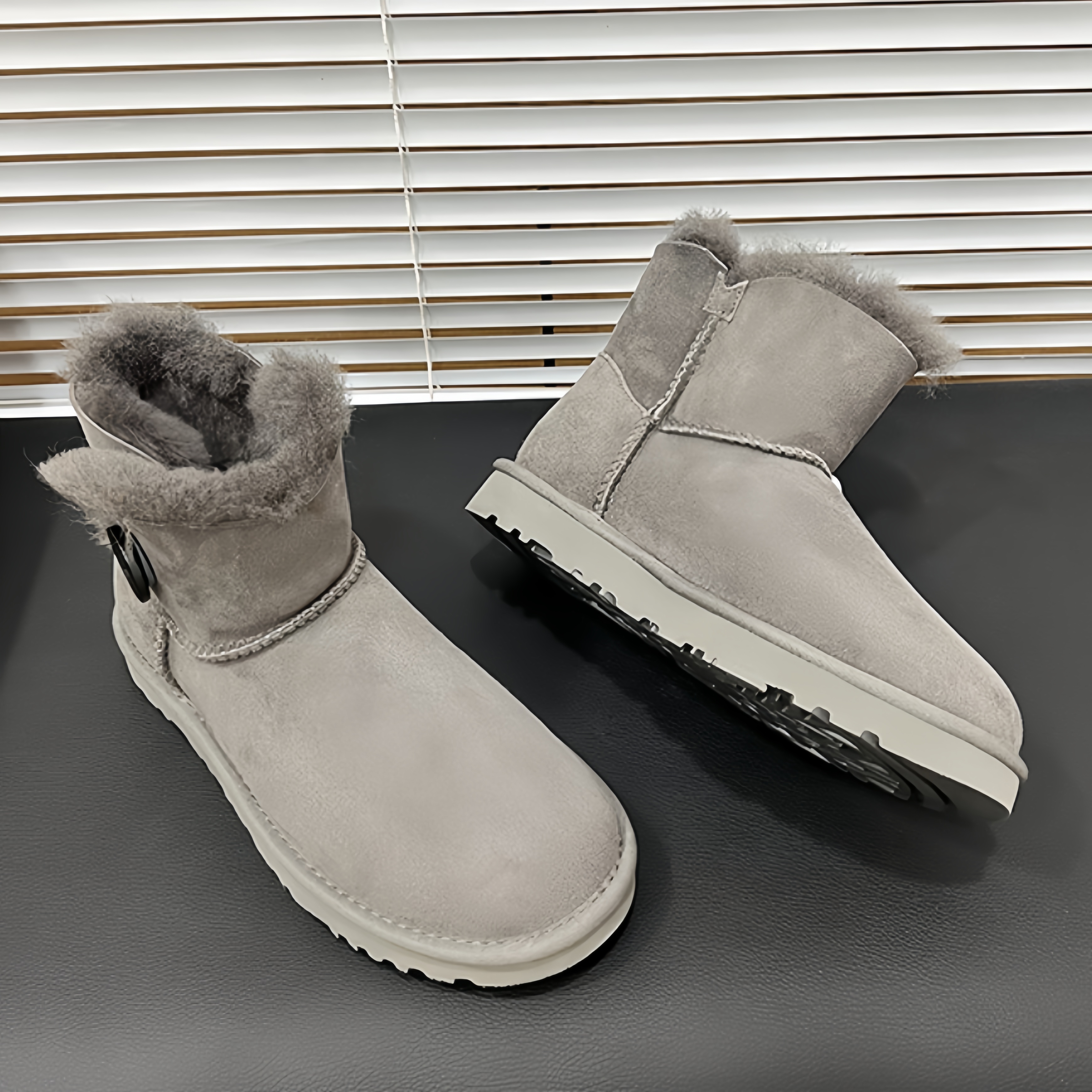 สีเทา