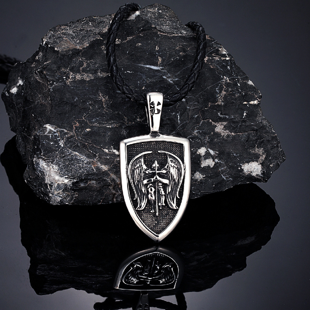 Collier pendentif en cuir véritable