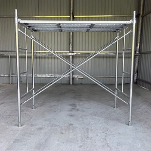 Andamios de acero galvanizado personalizables de dos capas modernas Escalera fácil de configurar para equipos de acceso a la construcción de hoteles - Product Image 5