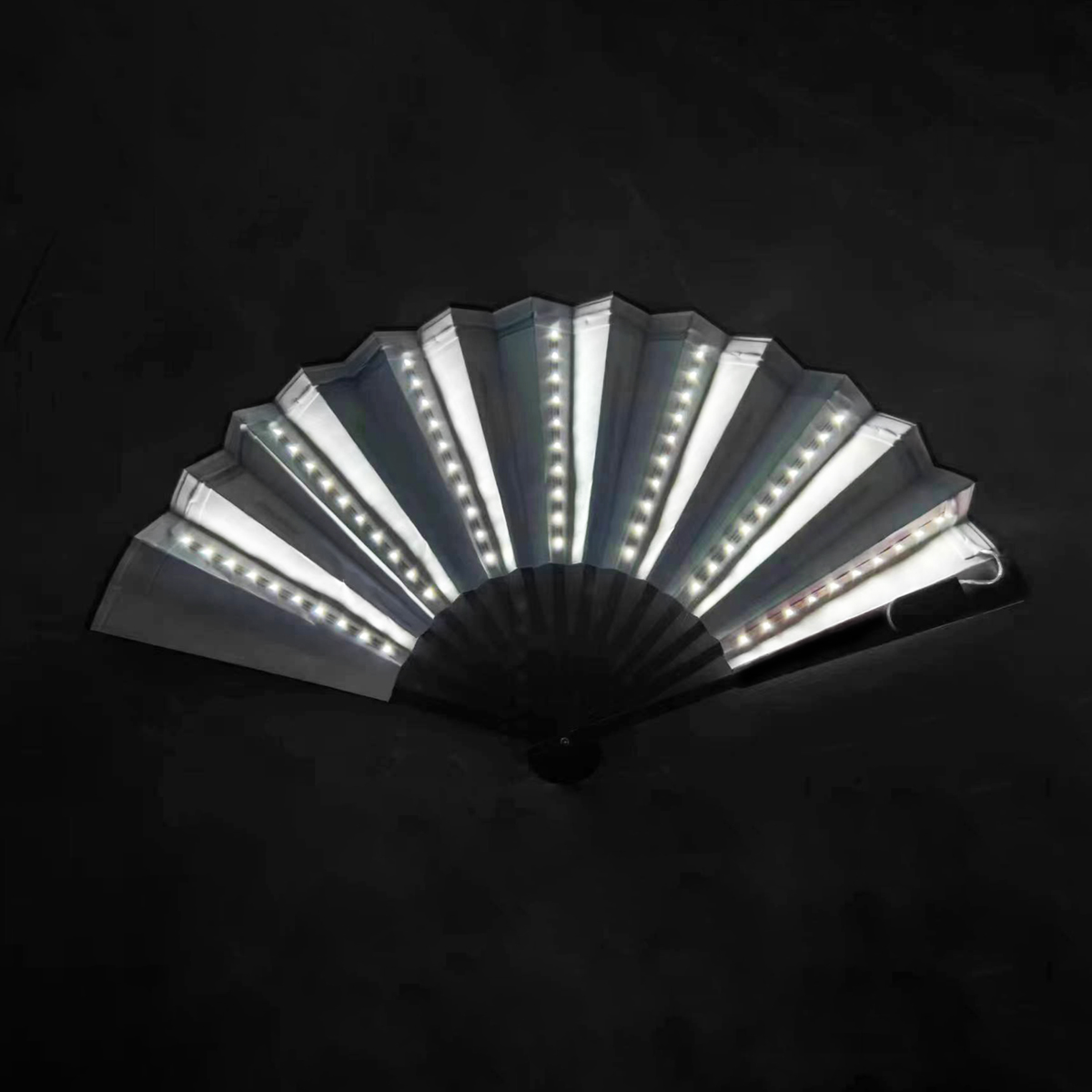 Ventilateurs blancs avec lumière blanche