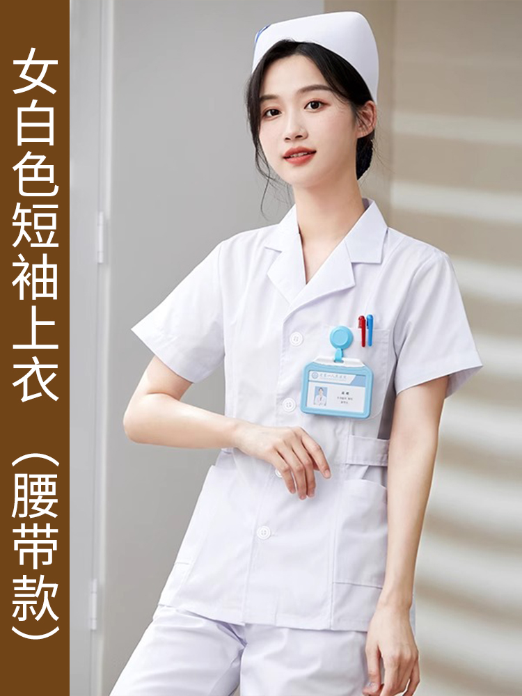 เสื้อเบลาส์แขนสั้นสีขาวของผู้หญิง