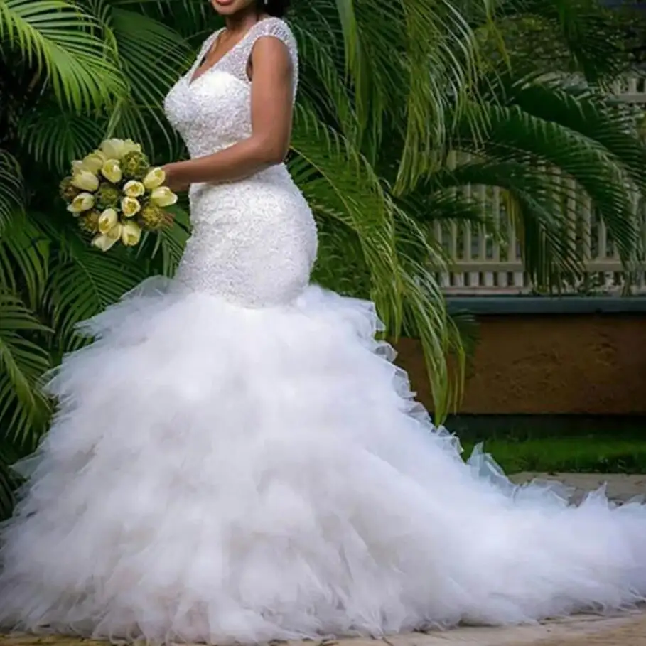 2024 Personalizar Sexy V pescoço Pure white Plus Size Sereia Vestidos De Casamento Pesado Handwork Sem Mangas Vestido De Noiva Para África Mulheres