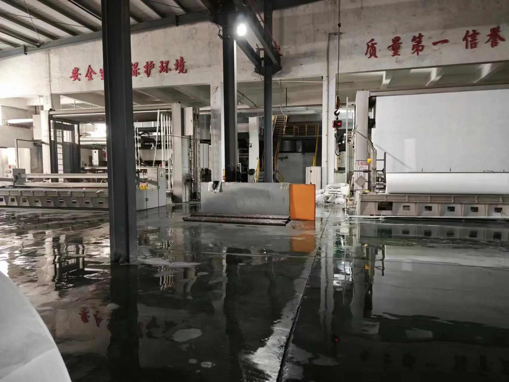 China Fabriek 120G 140G 160G 180G Polyester Mat Voor Sbs App Gemodificeerd Bitumen Waterdicht Membraan