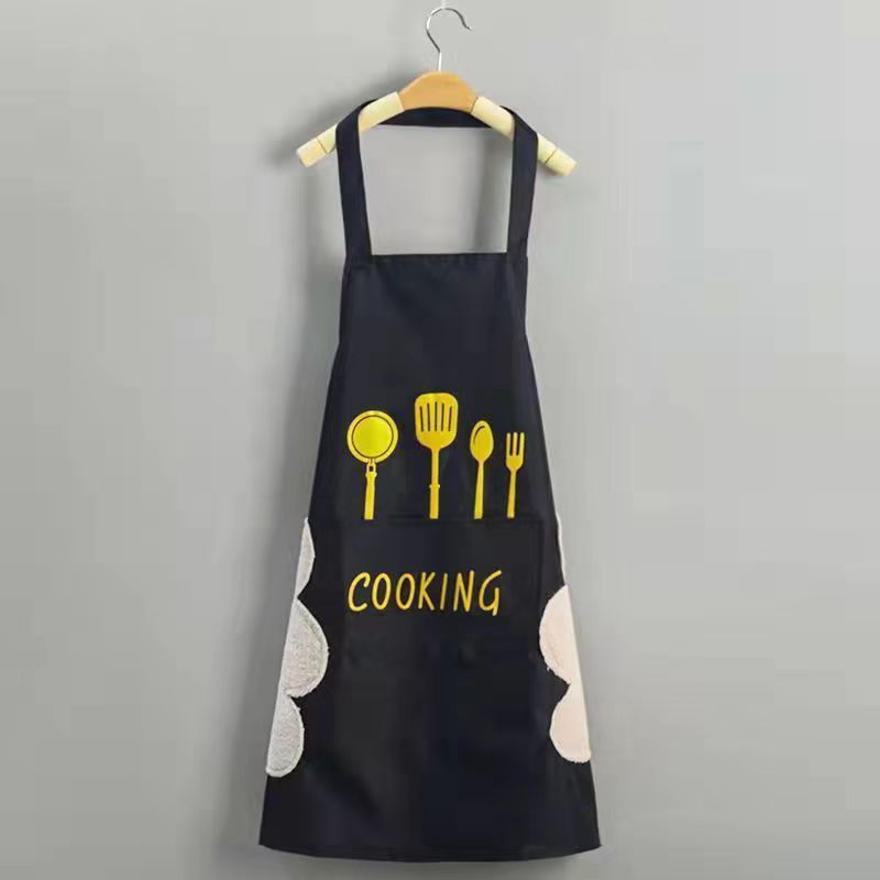 Estampado de utensilios negros con toallas para limpiar las manos.