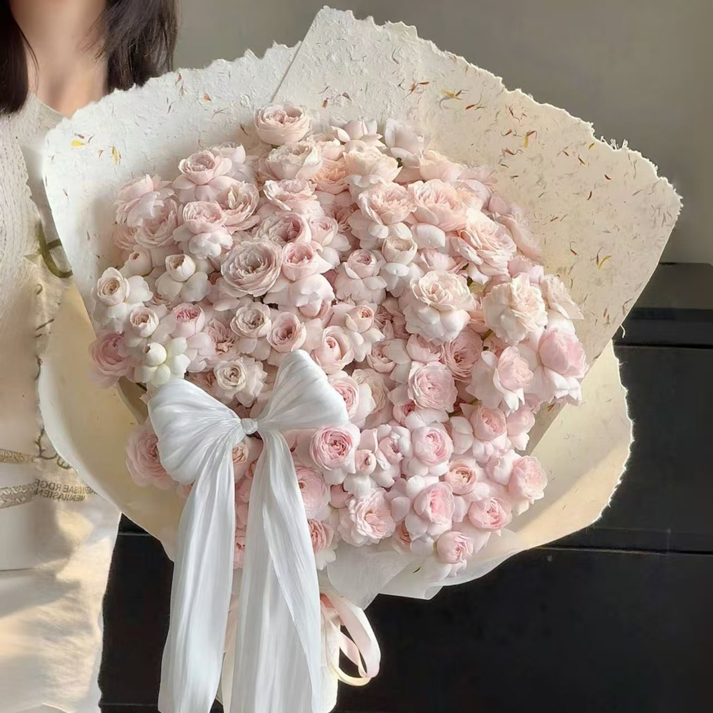 delicate floral kiss-33 mixed-style flowers