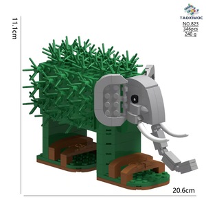 新东东Sahur模型玩具Tralalero Tralala积木，以香蕉猴子轰炸机鲨鱼仙人掌大象为特色，在盲盒中