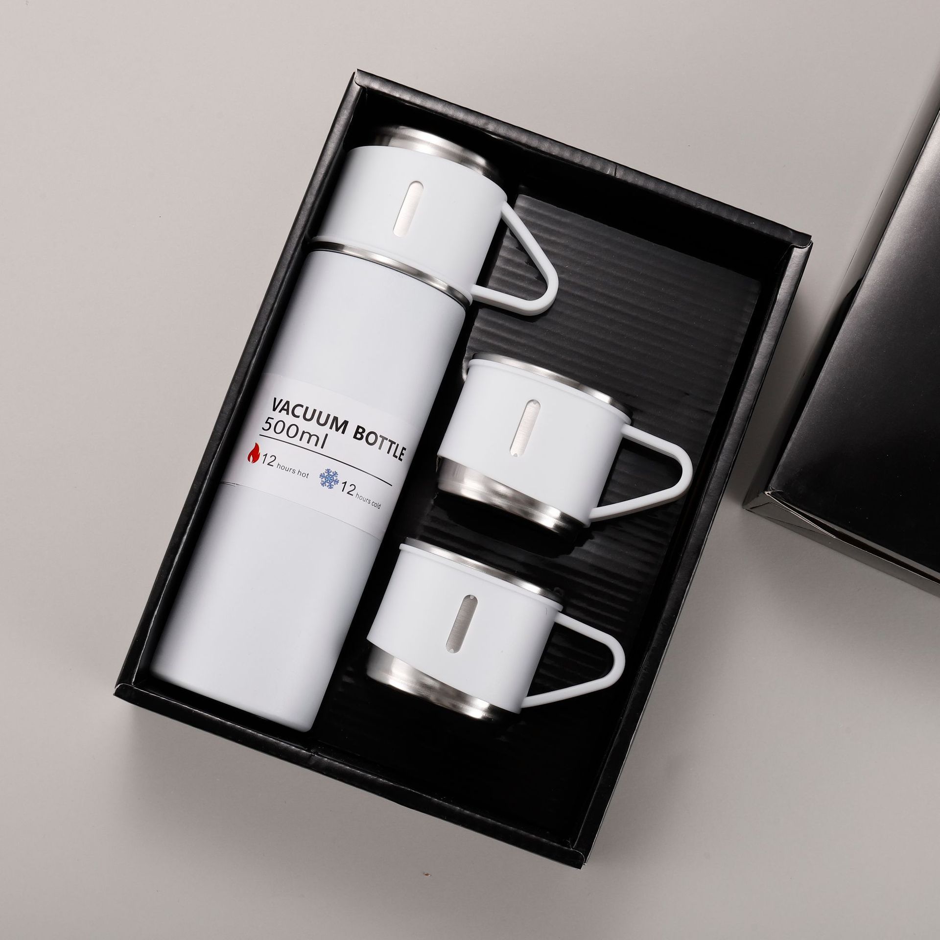 Ensemble de tasses-blanc