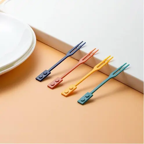 Fourchette à Bento créative en plastique, Mini fourchette à fruits pour enfants brochettes de dessin animé pour enfants boîte à déjeuner Puzzle fourchette
