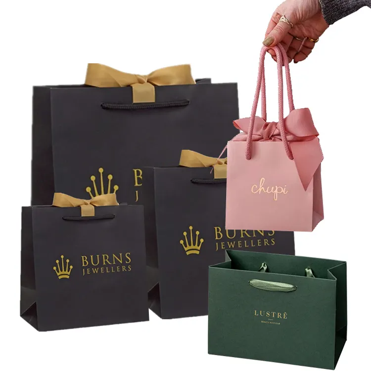 Produttore di lusso famoso marchio di abbigliamento gioielli regalo shopping imballaggio stampa personalizzata piccoli sacchetti di carta nera con il tuo logo