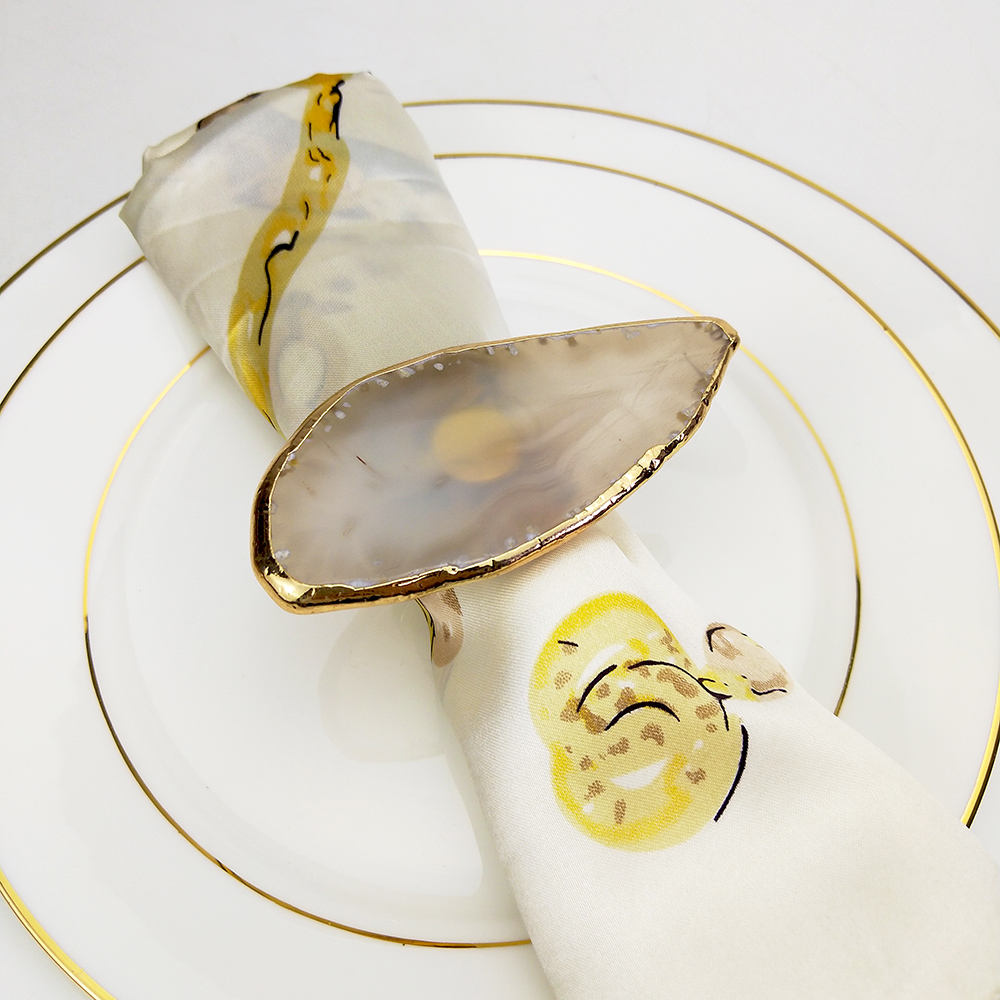 สีเทาอ่อน