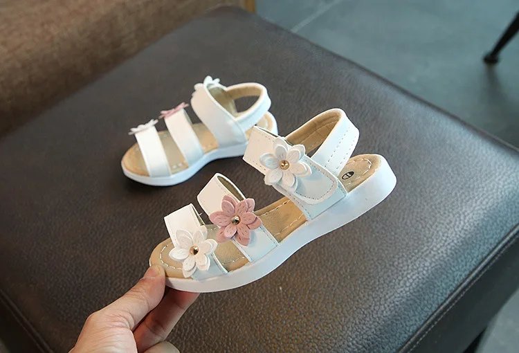 Hot sale 2021 fashion luxury cheap price kids girls pu leather flower design flat sandals children casual shoes