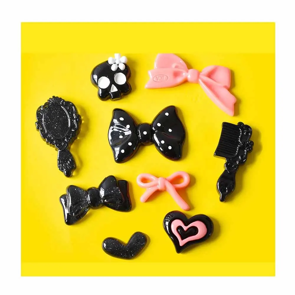 HENGXIN Mini juguete para jugar a las casitas serie oscura negro Rosa bolsa corazón calaveras espejo peine arco resina encantos para casa de muñecas artesanías DIY