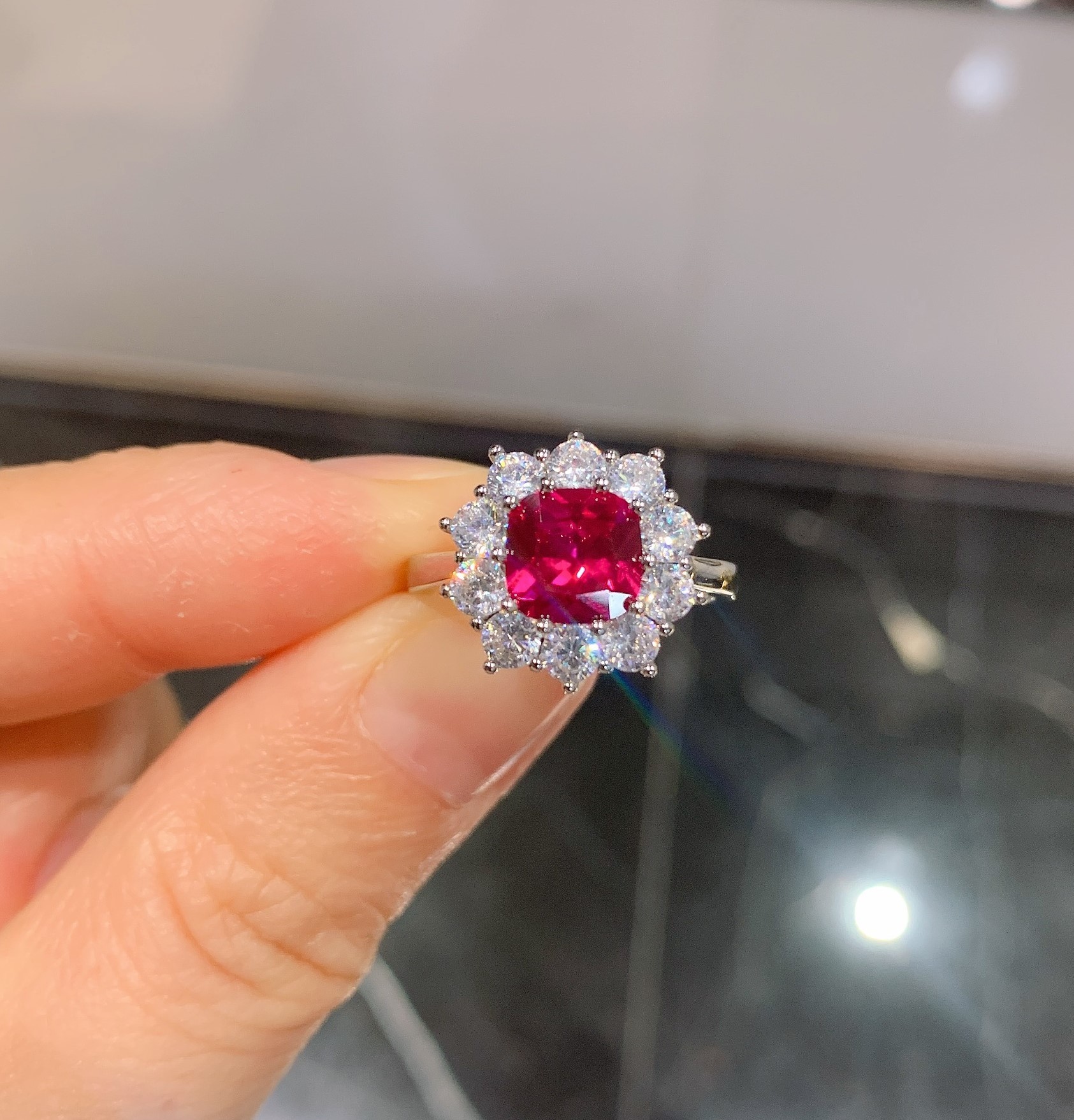 Bague en corindon rouge