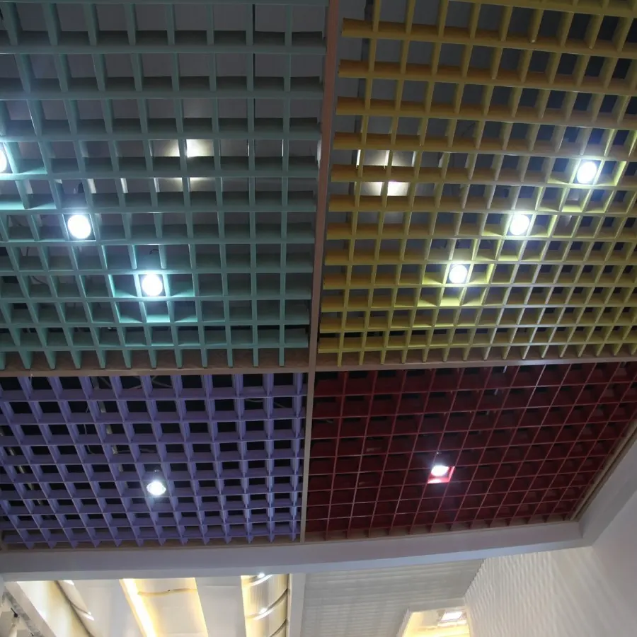 Composants de grille de plafond Faux plafond plat en métal en aluminium suspendu Grille en T
