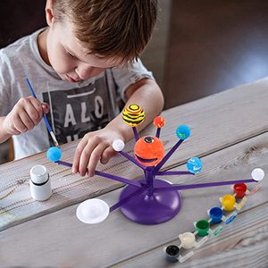 子供のための8つの惑星とペイントとブラシSTEM DIYクラフトを備えた子供用プラネタリウムプロジェクター用ソーラーシステムモデルキット