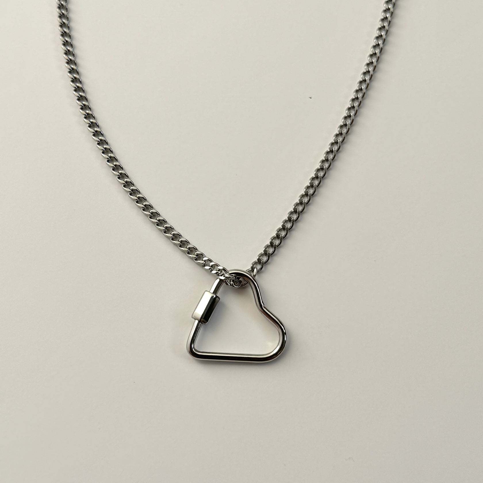 Heart-shaped mountaineering buckle (steel color)