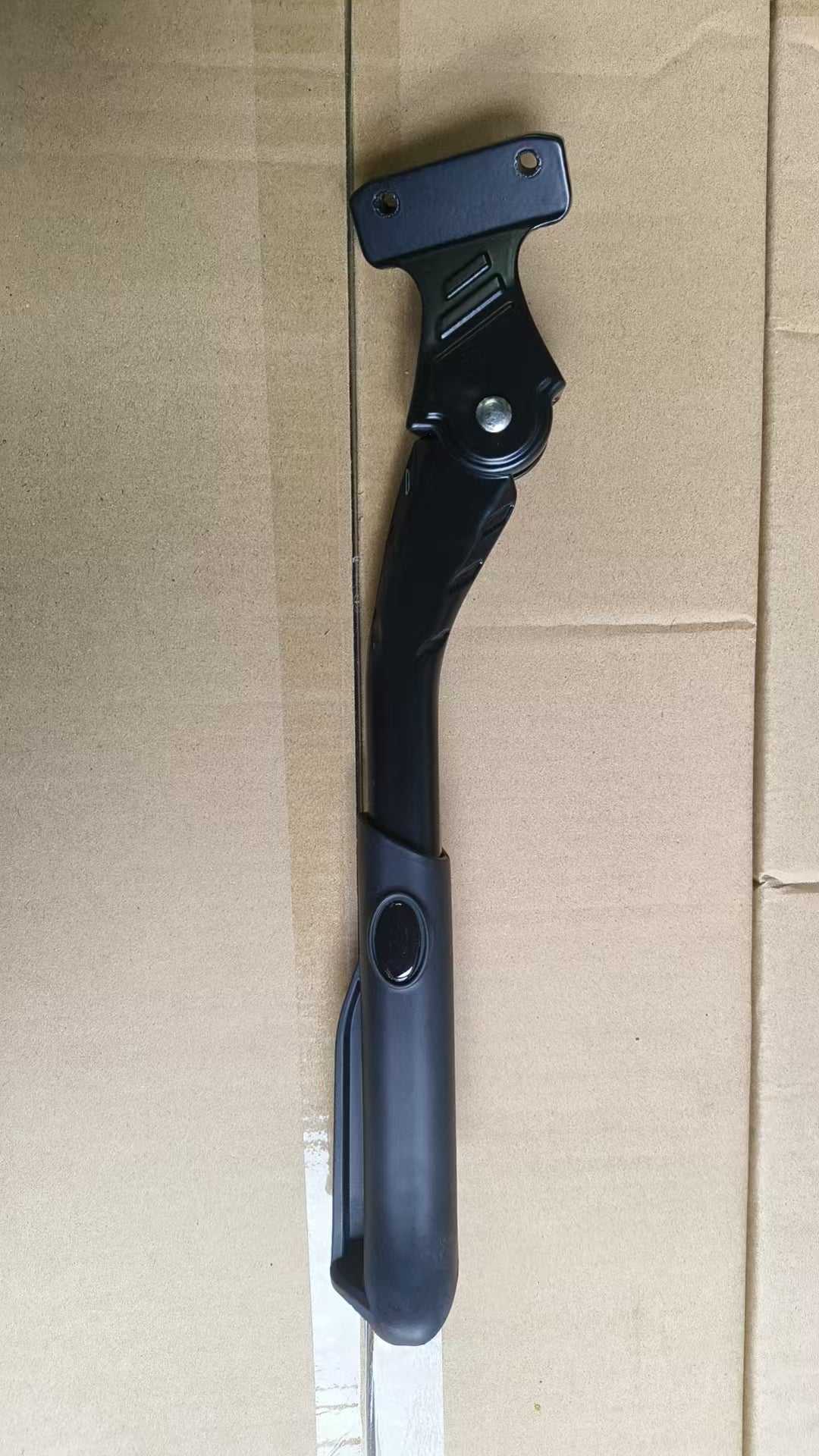 ขาตั้งสีดำ