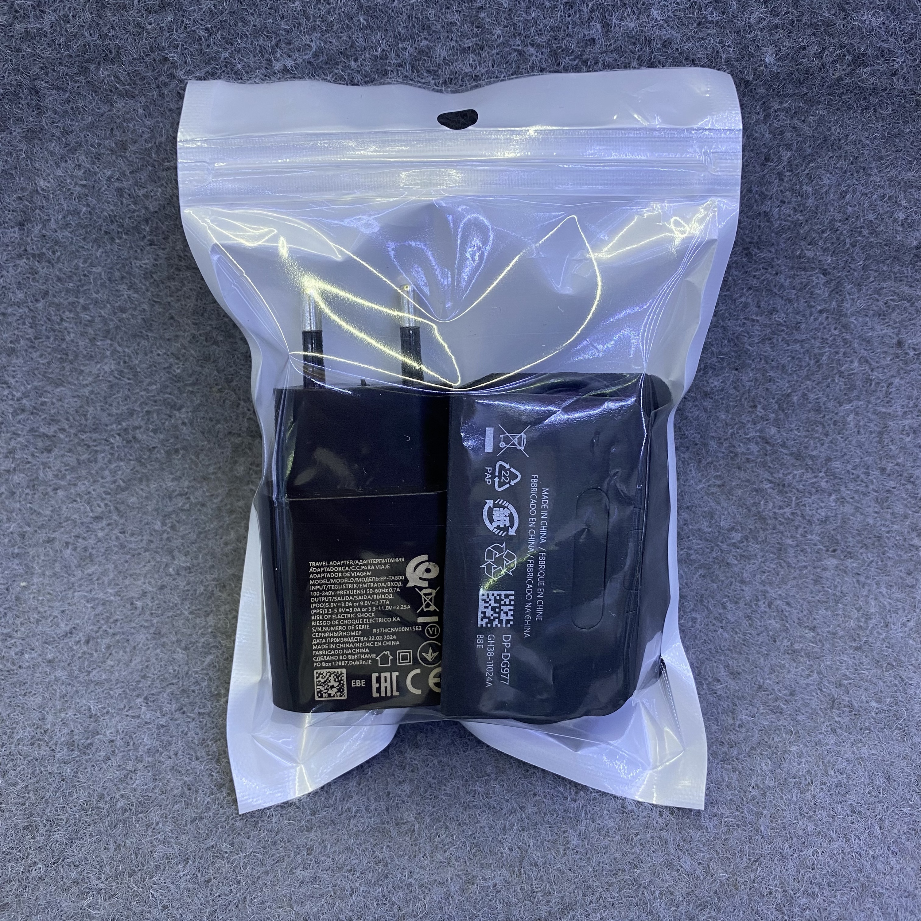 Cargador negro UE + cable