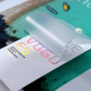 Etiquetas colgantes de ropa con cuerda de impresión de proceso láser con logotipo personalizado de lujo - Product Image 3