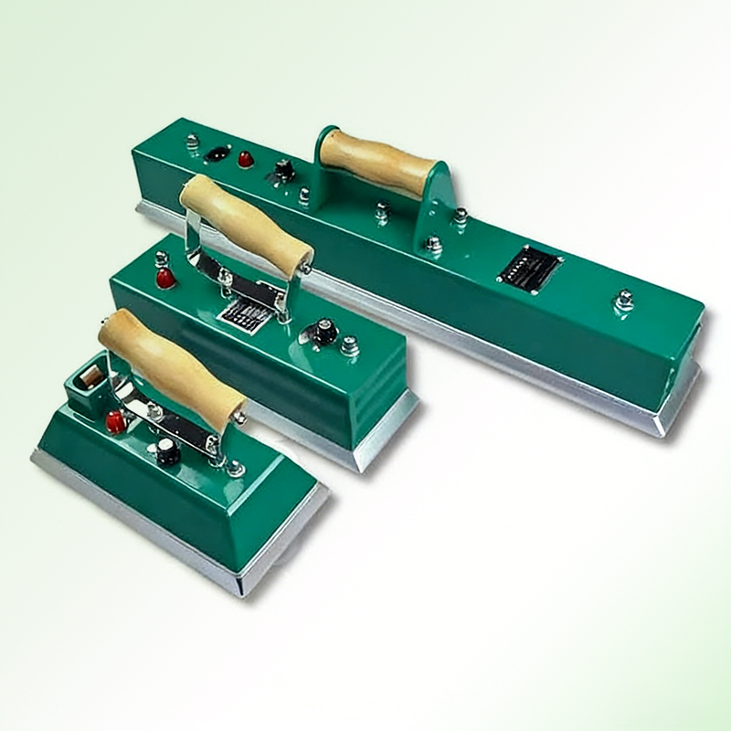 Table noire à huit tables en fer