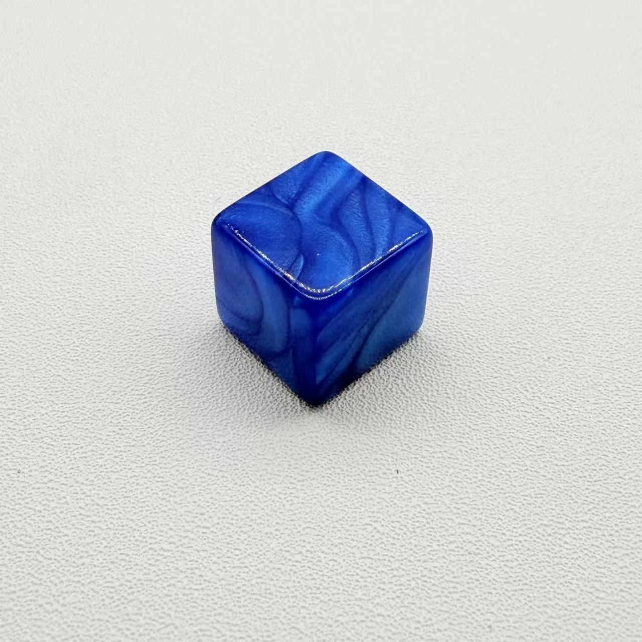 Bleu à motif de perles colorées