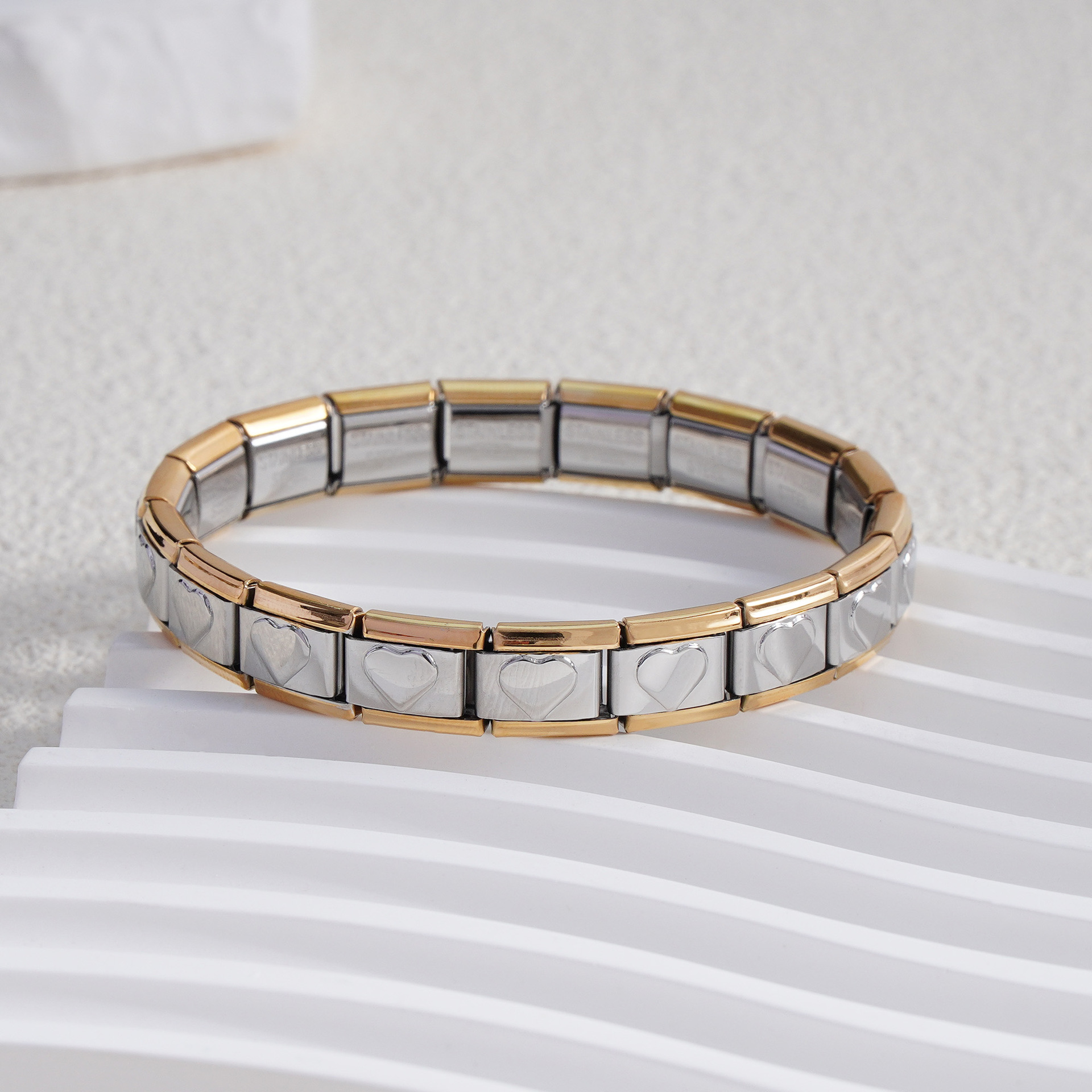 Solid Heart-Shaped Gold Edge BD-79