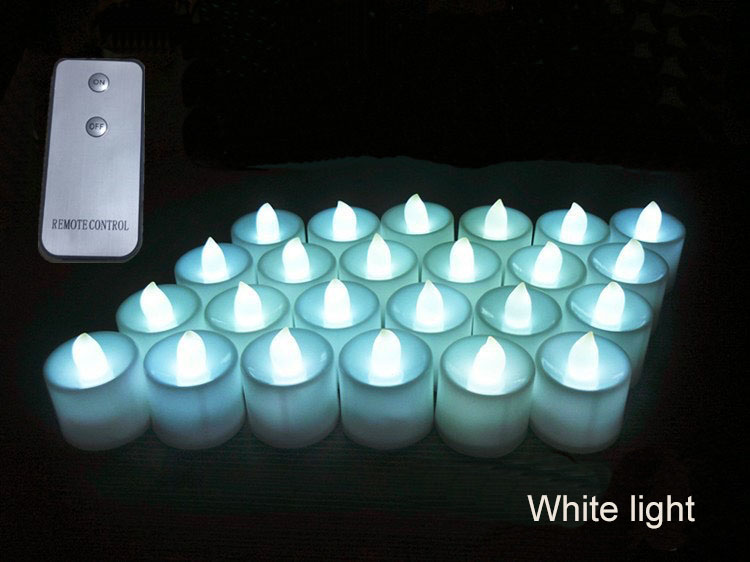 Bougie blanche avec lumière blanche