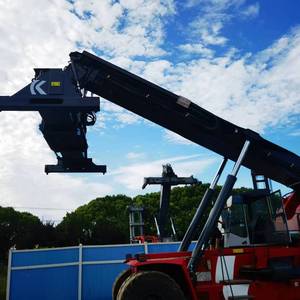 Использованный Kalmar 45Ton штабелер контейнерный погрузчик и DRF450 контейнерный кран для эффективной обработки и хранения - Product Image 1