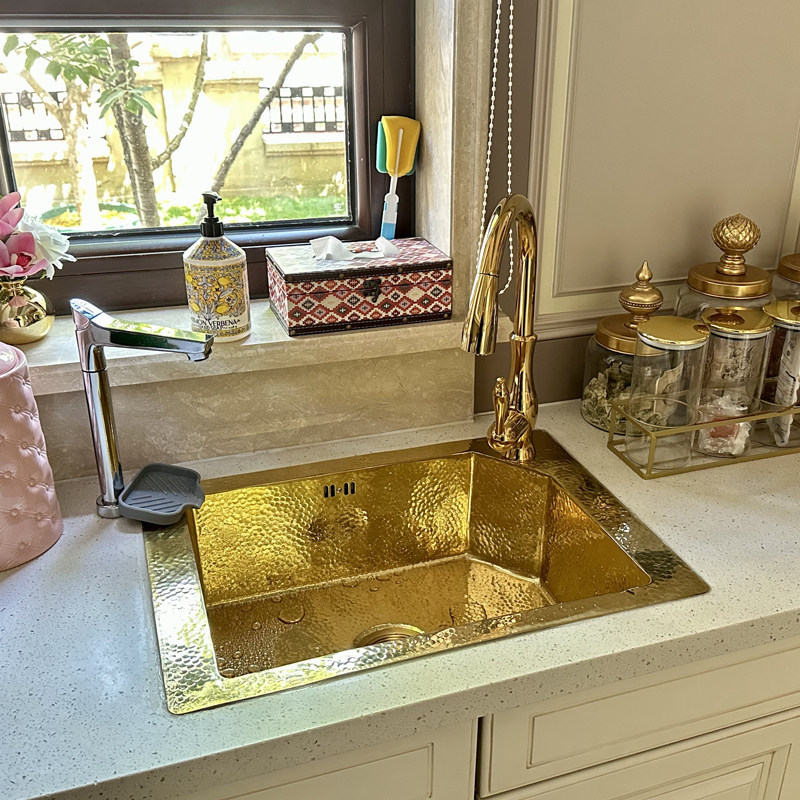 Lavello in ottone in stile francese