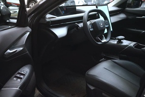 Changan Yidong Eado1.5L排気量ターボセダン新しい中国製自動ガス/ガソリンカーレザーシートユーロVIエミッションFWD