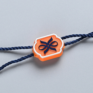 Etiquetas de plástico en relieve personalizadas para ropa - Product Image 5