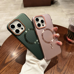 เคสโทรศัพท์ PC ผิวลูกฟูกสไตล์เคลือบโลหะสำหรับ iPhone 12 13 14 15 16 PRO MAX ที่ชาร์จแบบแม่เหล็ก - Product Image 4