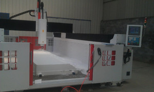 Máquina enrutadora CNC de grabado y tallado de espuma 3D de 5 ejes y 4 ejes de China con servomotor y sistema de Control Syntec de un solo husillo - Product Image 3