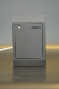 125kHz 13,56 MHz Zweifrequenz-RS232-Schnittstelle Eingebauter Lautsprecher-RFID-NFC-Leser für die Mitglieder verwaltung - Product Image 2