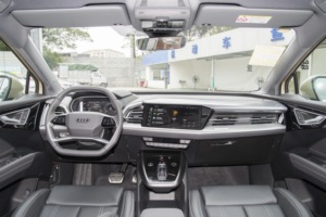 Bir U d I Q4 e-tron 2024 Model 40 e-tron yaratıcı baskı - Product Image 5