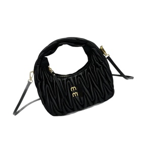 Miu Miu用女性用ハーフムーンワンダーアンダーアームハンドバッグ防水餃子バッグジッパーポリエステルHoBoボウリングショルダーバッグ