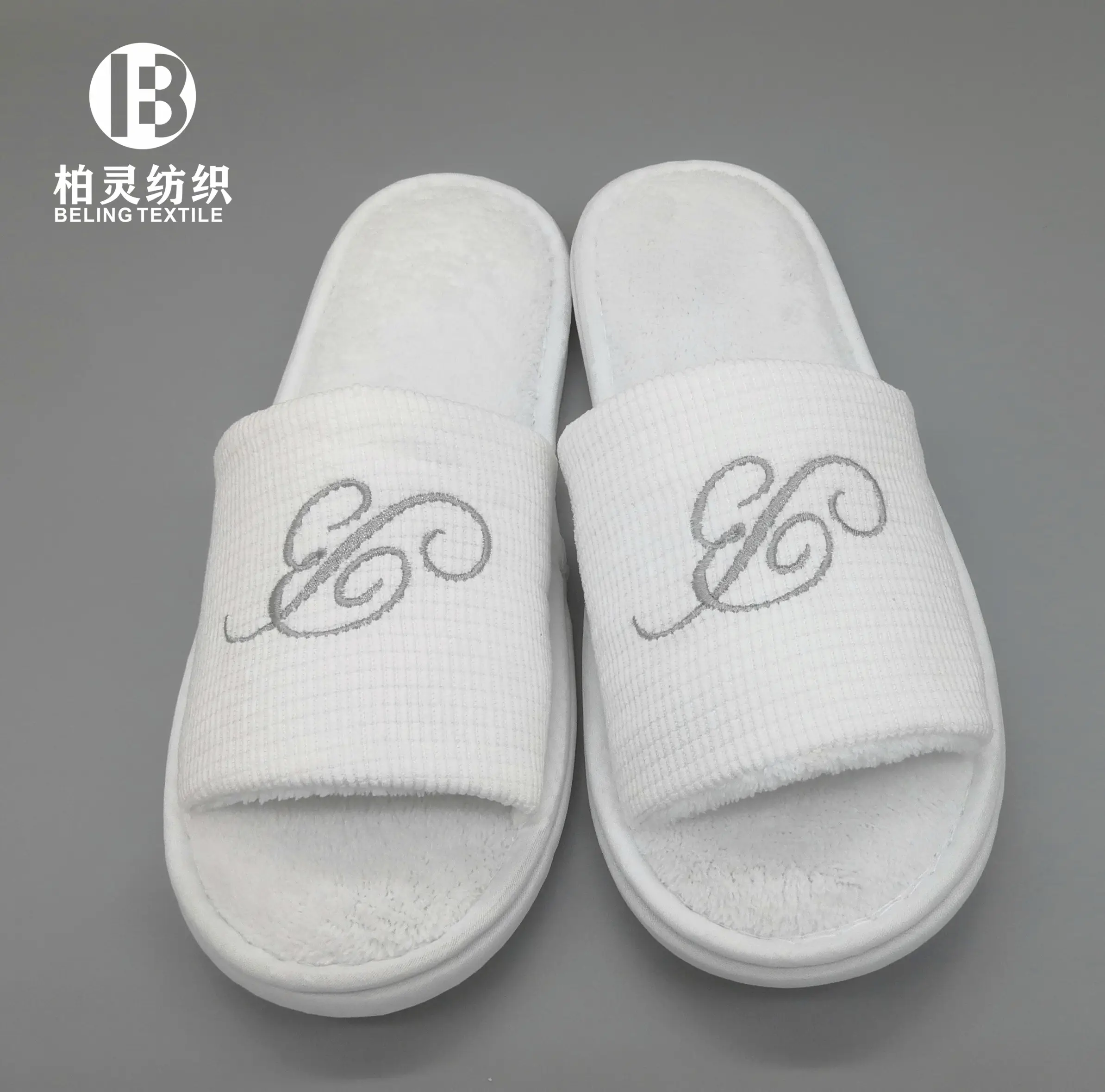 100% poliestere velour logo personalizzato usa e getta camera d'albergo pantofole da bagno per hotel Spa Airlines pantofole da sposa