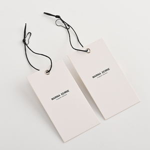 מותאם אישית נייר Hangtags 800GSM בגד יוקרה תגיות תווית מודפס לוגו בגדים לתלות תג עם מחרוזת