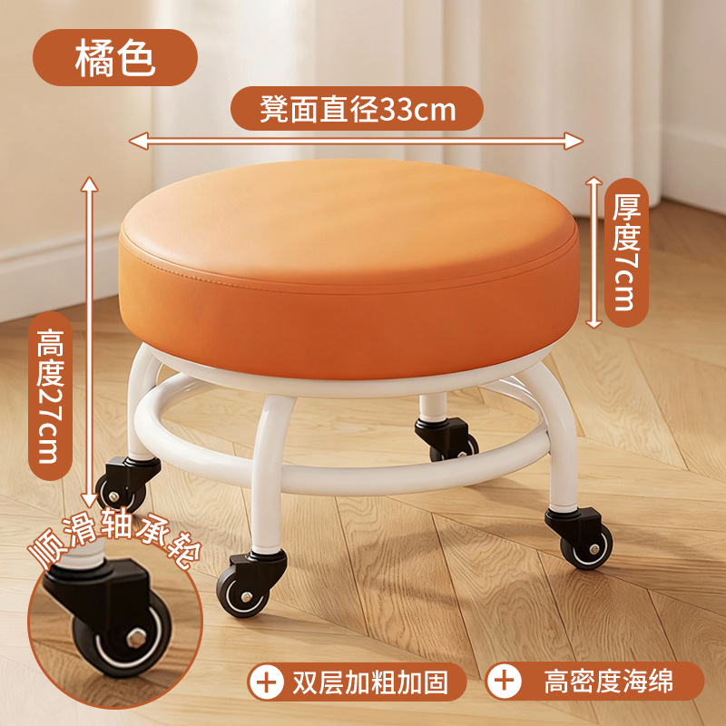 Rueda con rodamiento naranja y superficie lisa.