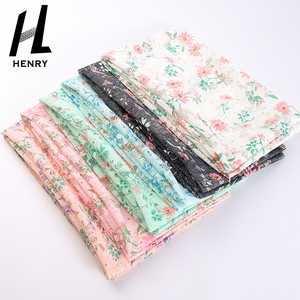 China Hersteller New Design Custom Frühling Blumenmuster Polyester Druck Tüll Mesh Stoff für Lady Kleid - Product Image 1