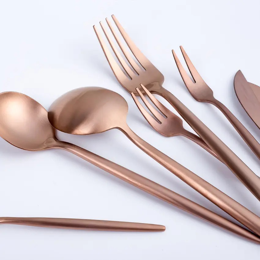 ทองแดงสแตนเลสชุดช้อนส้อมกุหลาบทอง Flatware ช้อนและส้อมมีดโรงงาน